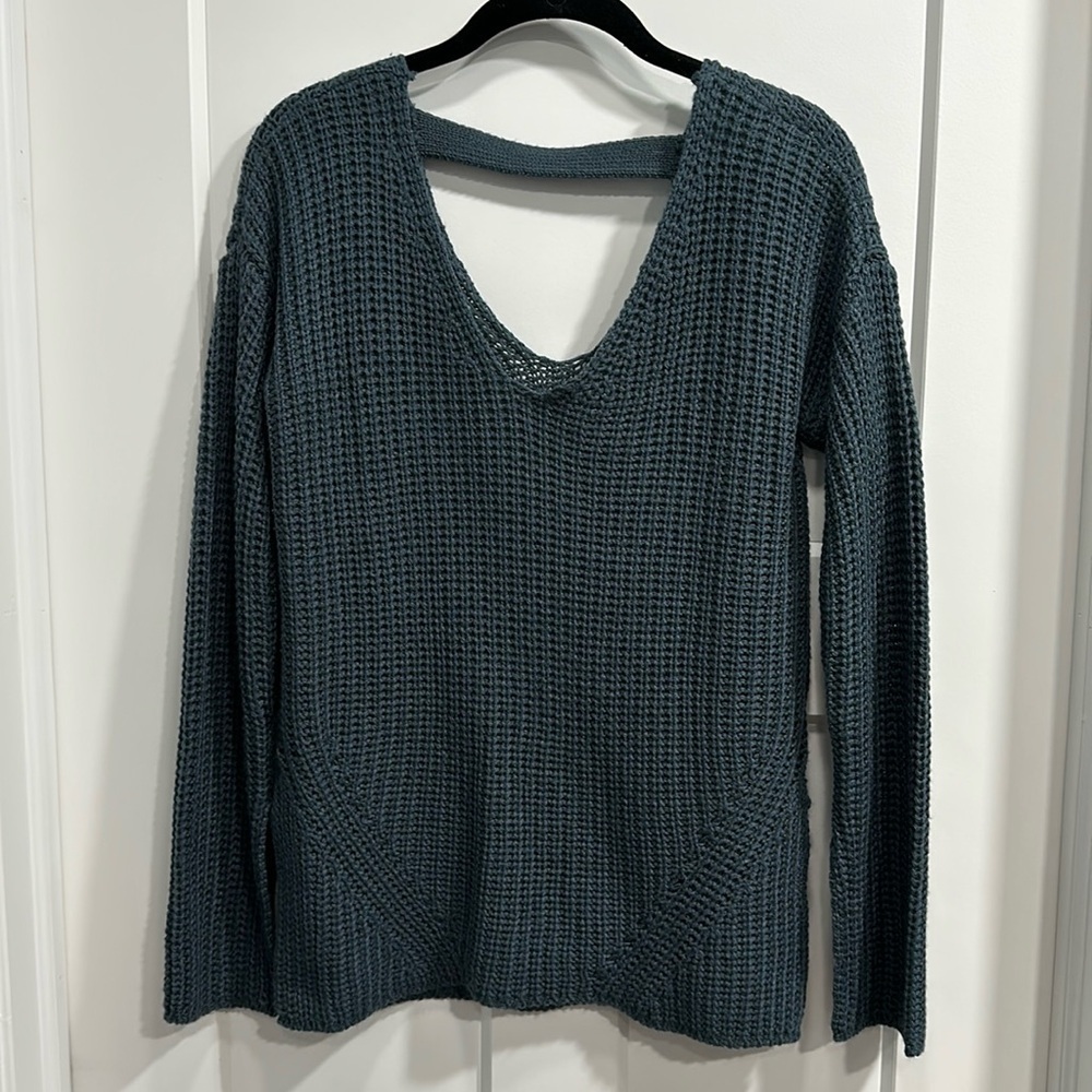 Pink Rose V-Neck Sweater Size Medium